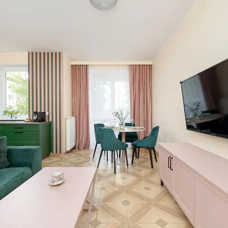 Wyjatkowy Z Parkingiem Blisko Morza By Renters Апартаменты *